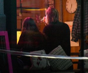 Monika Brodka winko papierosek i taksówka