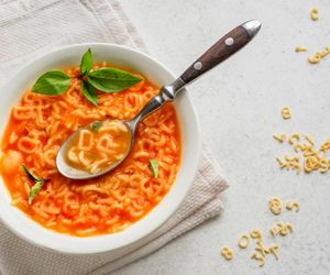 Najłatwiejsza zupa pomidorowa jak z włoskiej trattorii – zrobisz ją z pomidorów z puszki!