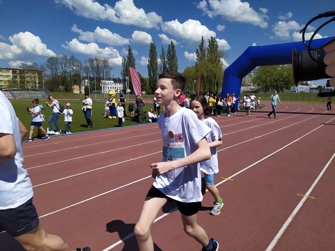 Zobacz uczestników maratonu charytatywnego zorganizowanego przez siedlecką Siedemnastkę