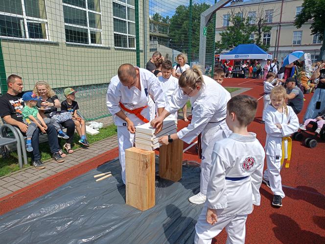 Nowa ławka Gaudiego została uroczyście odsłonięta podczas Pikniku Rodzinnego 2024 w siedleckiej "Jedynce"