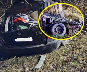 Wielka tragedia w piątek trzynastego! Trzy osoby zginęły w rozerwanej skodzie. Śmiertelny wypadek pod Gostyninem [ZDJĘCIA]