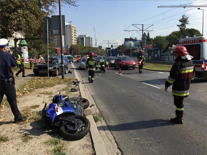 Poważny wypadek na alei Pokoju. Motocyklista w ciężkim stanie [ZDJĘCIA]