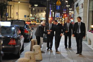 Z obstawą do bankomatu