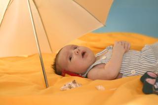 Dziecko na słońcu: przegrzanie, udar cieplny, alergia, poparzenie, potówki i odparzenia