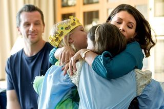 Przyjaciółki 24 sezon, odc. 285. Dorotka (Agnieszka Sienkiewicz-Gauer), Norbert (Jacek Knap), Mirandka (Zoja Szymczyk), Teo (Jakub Jaczewski)