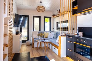 Kuchnia i łazienka mini. Jak urządzić mały domek