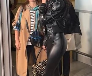 Tak fani powitali Justynę Steczkowską na lotnisku. Były łzy i tulenie. Byłaś najlepsza!