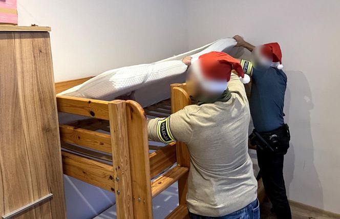 Samotnie wychowuje siedmioro dzieci! Takiego prezentu od policjantów się nie spodziewał