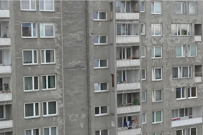 Mężczyzna rzucił się z 11 piętra bloku w Brzeźnie