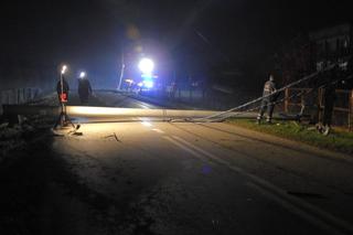 Czersk. Ścięła dwa betonowe słupy z liniami energetycznymi. Do szpitala trafiła jedna osoba