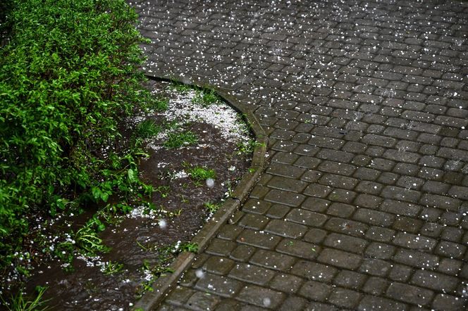 Potężne burze nad Podkarpaciem. Grad, wicher i potoki deszczu, jak w środku lata!
