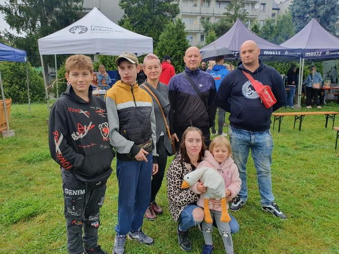 Ich rodzice spadli razem z balkonem. Kuba i Robert potrzebują pomocy 