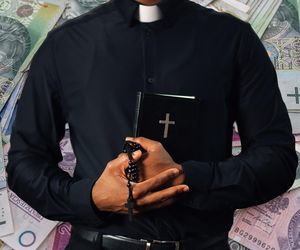 Zniknęło 600 tys. zł. Trafły do kieszeni byłego proboszcza?! To nie wszystkie zarzuty pod adresem księdza