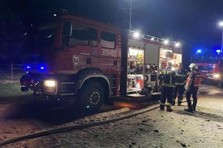 Pożar stadniny pod Bydgoszczą! Na miejscu blisko 80 strażaków [ZDJĘCIA]