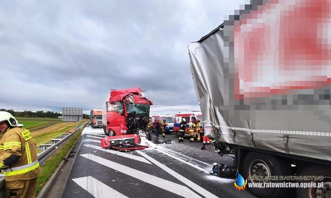 Wypadek na autostradzie A4. Zderzyły się trzy ciężarówki