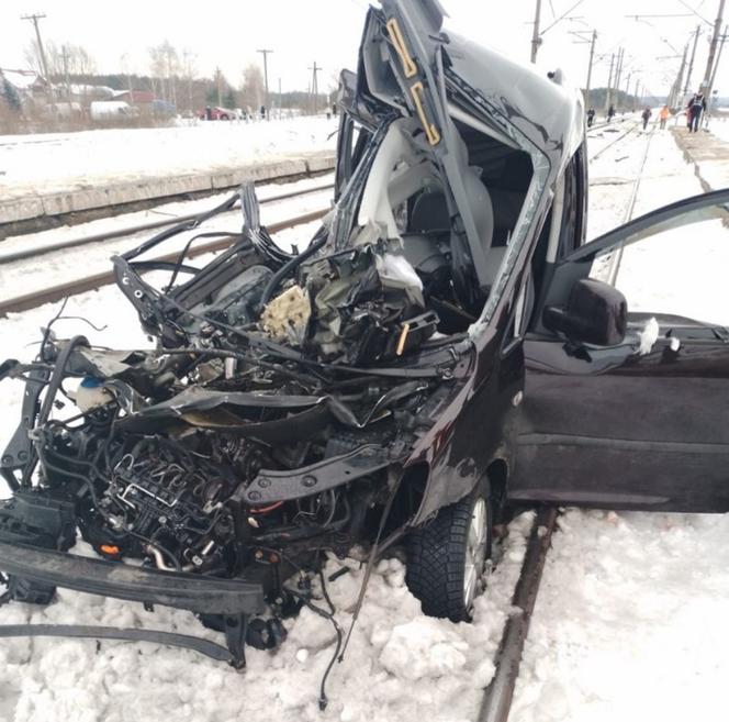 Koszmarny wypadek na przejeździe kolejowym. Nie żyje ojciec i jego 8-letnia córka