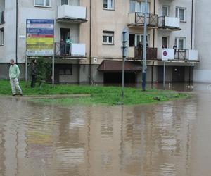 Wielka woda wdzierała się do domów. 14 lat temu Kraków i Małopolska walczyły z powodzią