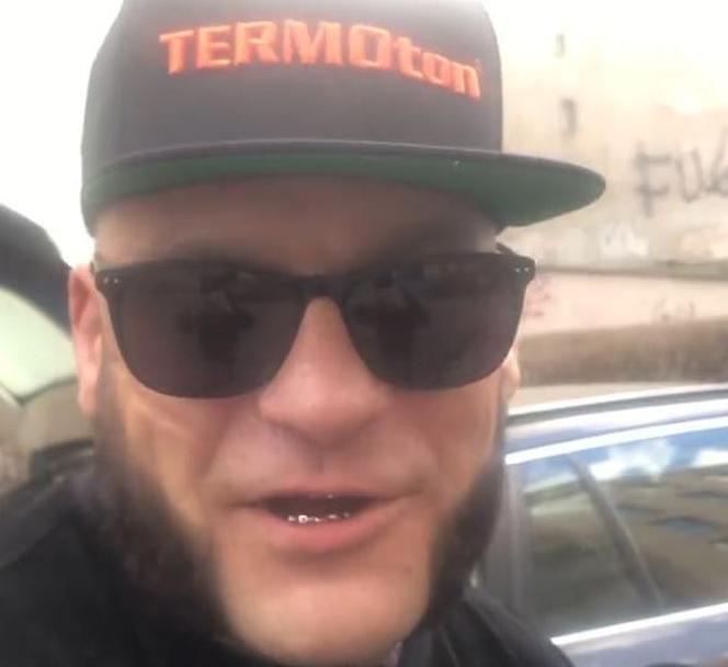Popek dał prowadzić córce auto