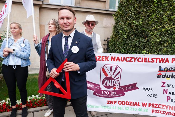 Protest ZNP przed Ministerstwem Edukacji