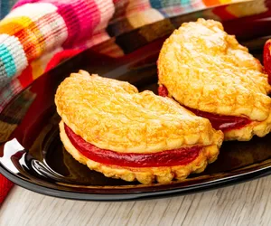 Soczniki – kruche ciastka z nadzieniem. Prosty przepis na kultowy smak dzieciństwa