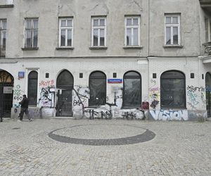 „To co robi miasto, to skandal”. Warszawa sprzedaje zabytkową kamienicę w centrum za grube miliony