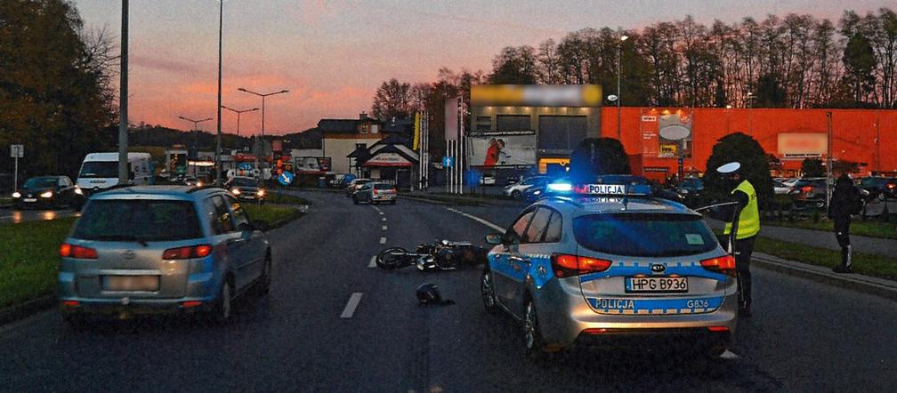 Nowy Sącz. Nastolatek bez prawa jazdy uciekał przed policją. Potrącił go samochód