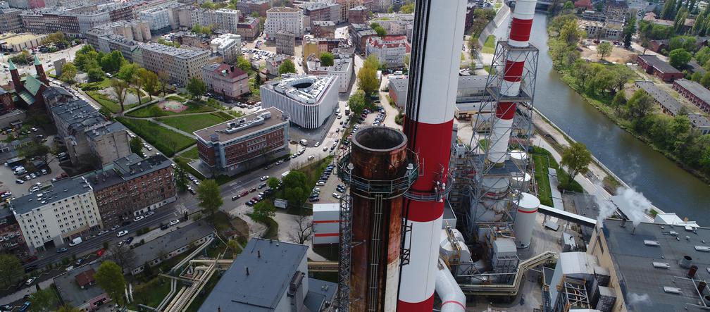 Ruszyła rozbiórka komina elektrociepłowni