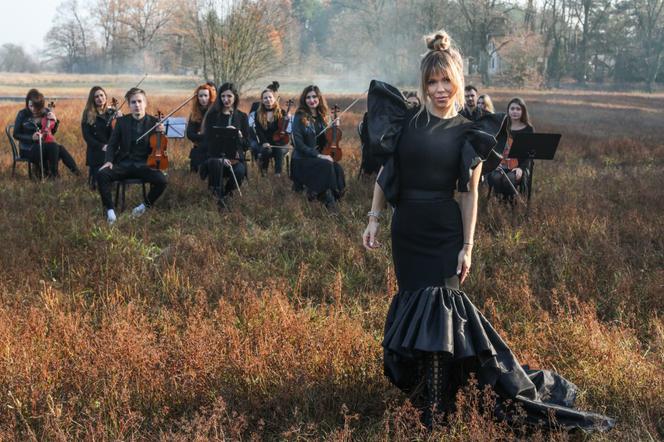 Doda Dorota Rabczewska na planie teledysku.