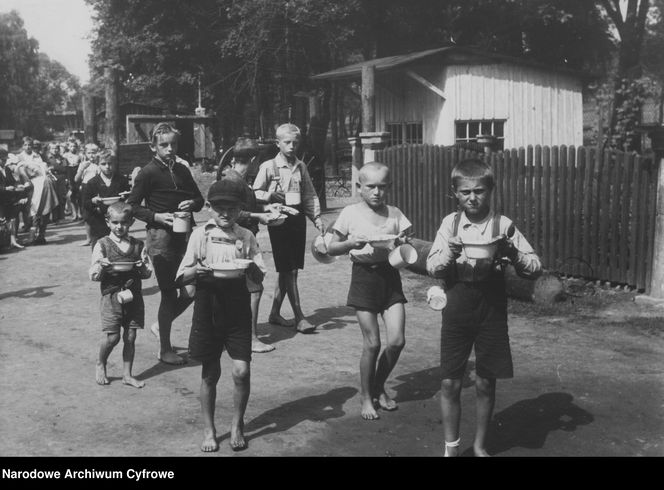 QUIZ PRL. Smaki lata w PRL-u: Czy pamiętasz letnie przysmaki swojego dzieciństwa?