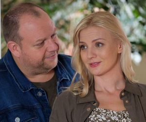 M jak miłość, odcinek 1843. Tadeusz (Bartłomiej Nowosielski), Jagoda (Katarzyna Kołeczek)