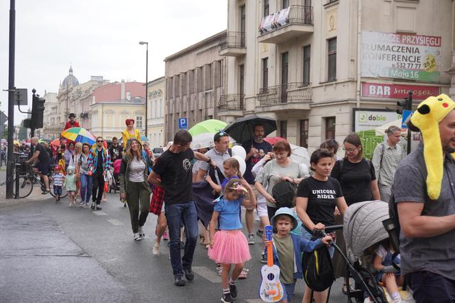 Deszcz nie był im straszny! Bajkowy Korowód przeszedł ulicami Lublina. Zobacz zdjęcia!