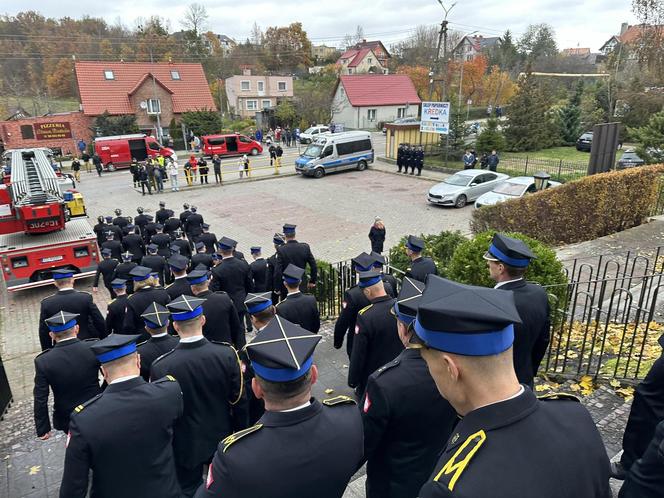 Przejmujący pogrzeb strażaka, który zginął podczas obławy na Grzegorza Borysa