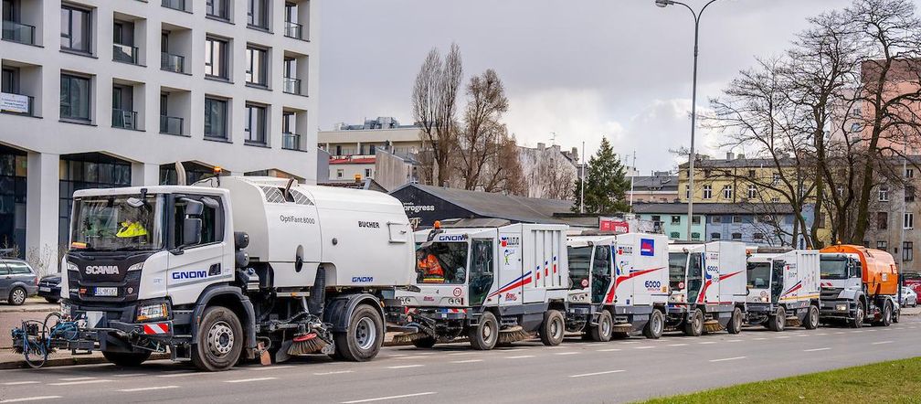 Harmonogram pozimowego sprzątania Łodzi. Pierwsze zamiatarki już jeżdżą po ulicach