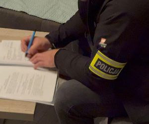 Policja rozbiła gang wyłudzający dotacje na szkoły