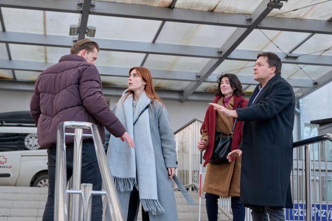 Na Wspólnej odc. 3997. Klaudia (Justyna Karłowska), Michał (Robert Kudelski), kobieta (Adrianna Kućmierz)