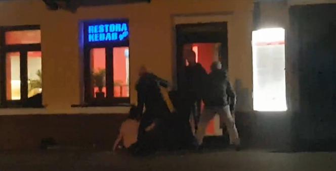 Bitwa dziewczyn o chłopaka