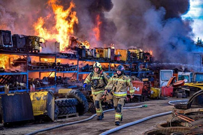 81 strażaków w akcji. Trzeba było ściągnąć specjalistyczny sprzęt