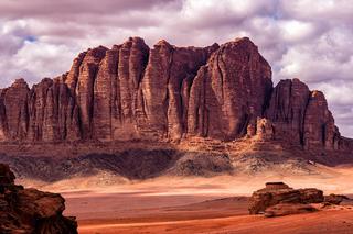 Wadi Rum – najpiękniejsza pustynia na świecie? Poznaj perłę Jordanii