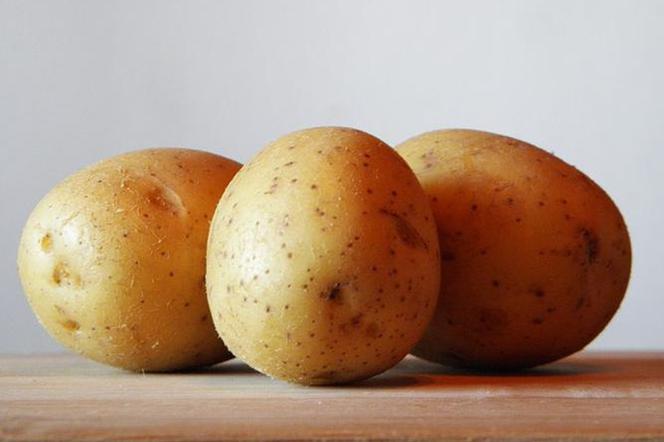 Ziemniaki (surowe!) mają doskonałe działanie łagodzące