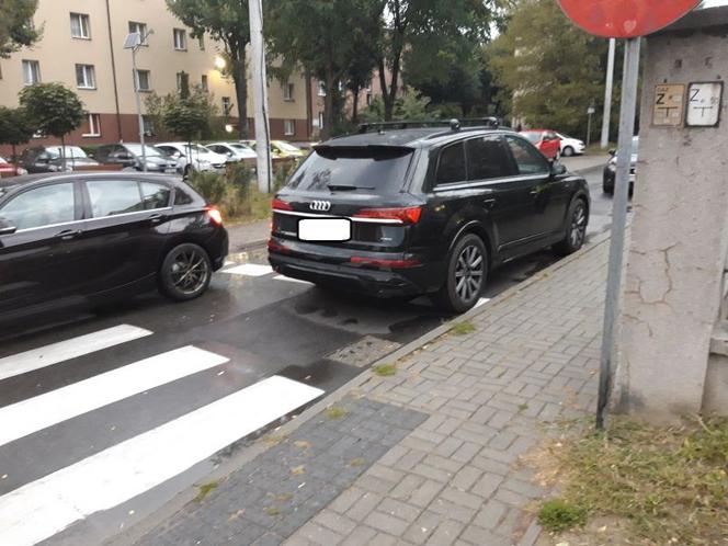 Mistrzowie parkowania w Katowicach zatrzymują się wszędzie