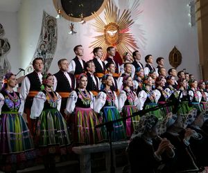 Występ zespołu Mazowsze w Starachowicach