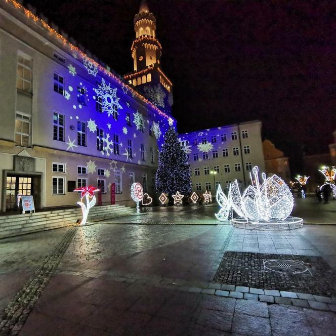 Opole. Świąteczny klimat na RYNKU! Zobacz, jak wygląda centrum miasta na Święta! [ZDJĘCIA]