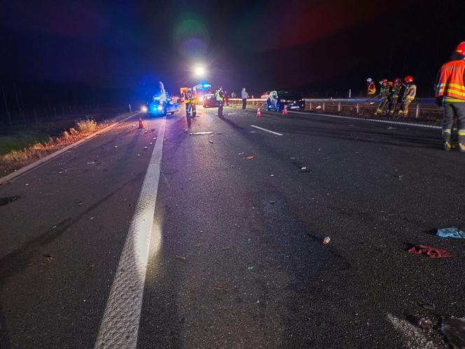 Potworny wypadek na A4 pod Tarnowem. Bus z Ukraińcami przewrócił się na jezdnię