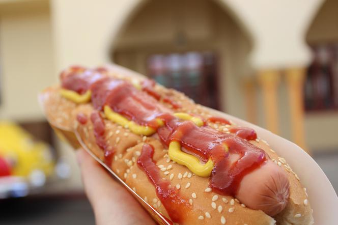 Ile jest mięsa w parówkach z hot dogów sprzedawanych na stacjach benzynowych?
