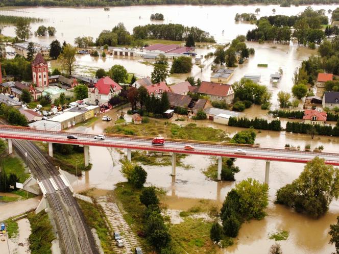 Tragiczna sytuacja w Kłodzku. Władze apelują: "Ratujcie swoje życie!"