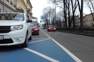 Kraków: Urzędnicy zabrali jeden pas na Dietla i zrobili tam... parking [ZDJĘCIA]
