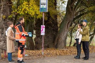 Na sygnale odc. 662. Martyna (Monika Mazur), Miłosz (Leonard Koterski), Piotr (Dariusz Wieteska), Sandra (Weronika Lesiak)