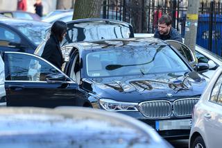 Karolak w limuzynie za 350 000 zł.