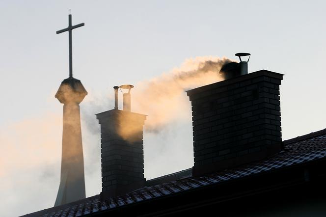 500 zł za palenie w kominku