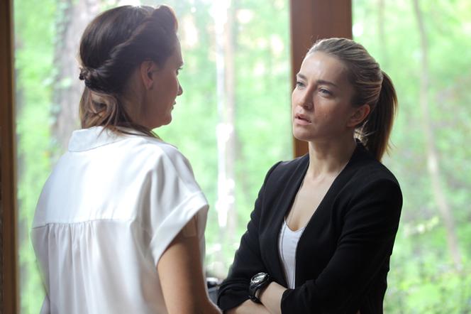 Na krawędzi 2 sezon odc. 1. Lena Korcz (Kamilla Baar), Ilona Ostrowska